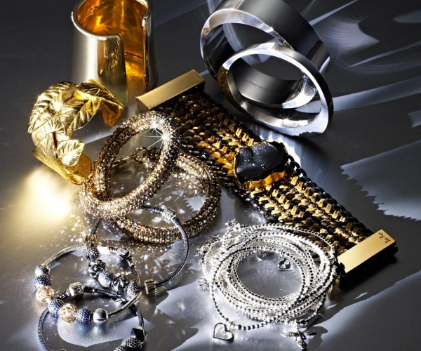 Aurul in 2026: ghid complet despre pret, investitii si protectia banilor