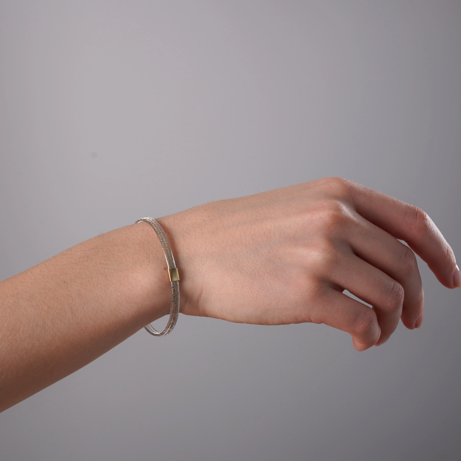 catalog/BRATARI/Bratari Elastice/bratara-versace-elastica-din-aur-alb-si-galben-14k/bratara-din-aur-galben-si-alb.jpg