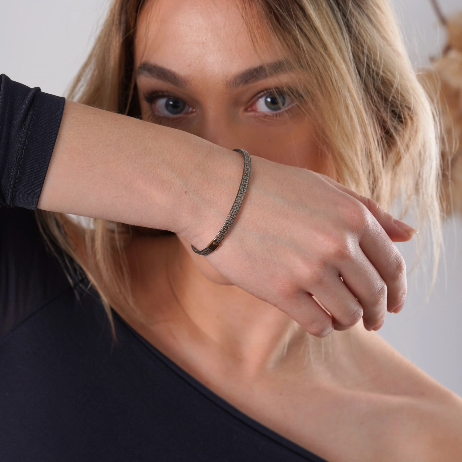 catalog/BRATARI/Bratari Elastice/bratara-versace-elastica-din-aur-galben-si-negru-14k/bratara-din-aur-de-14k.jpg catalog/BRATARI/Bratari Elastice/bratara-versace-elastica-din-aur-galben-si-negru-14k/bratara-din-aur-de-14k.jpg