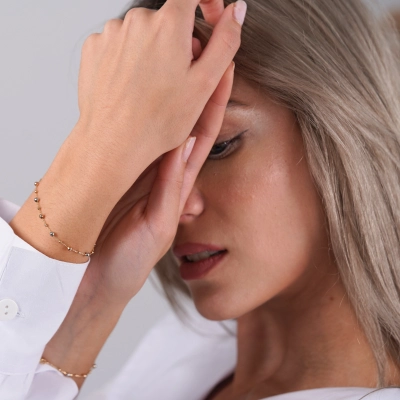 Bratara din aur galben, alb, roz de 14K cu bile colorate si lant diamantat