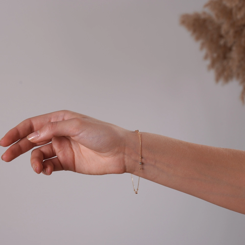 catalog/BRATARI/Quadrifoglio/bratari Ioana/bratara-din-aur-galben-alb-roz-de-18k-cu-bile-si-lant-diamantat/bratara-aur-14k-cu-bilute.jpg