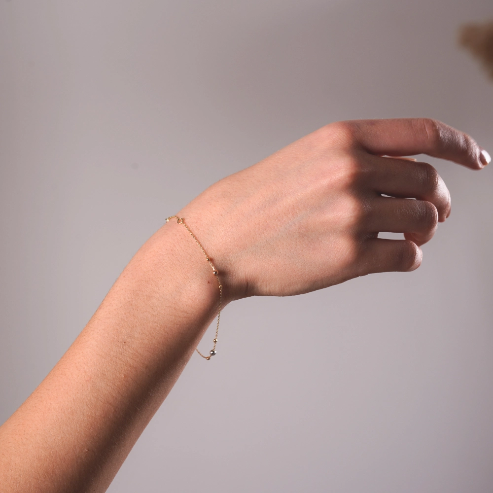 catalog/BRATARI/Quadrifoglio/bratari Ioana/bratara-din-aur-galben-alb-roz-de-18k-cu-bile-si-lant-diamantat/bratara-din-aur-cu-bilute.jpg