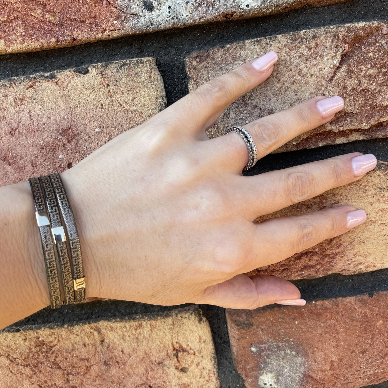 Bratara Versace Elastica  din Aur Galben si Negru 14K Bratara Versace Elastica  din Aur Galben si Negru 14K