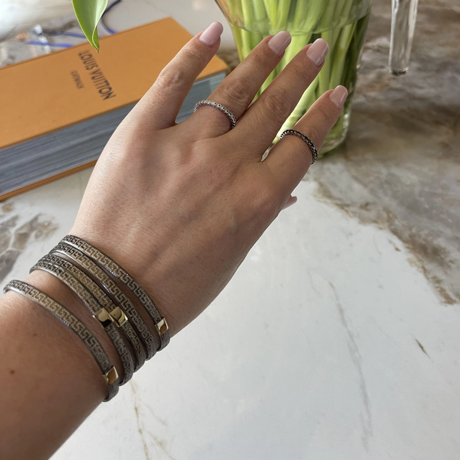 Bratara Versace Elastica  din Aur Galben si Negru 14K Bratara Versace Elastica  din Aur Galben si Negru 14K