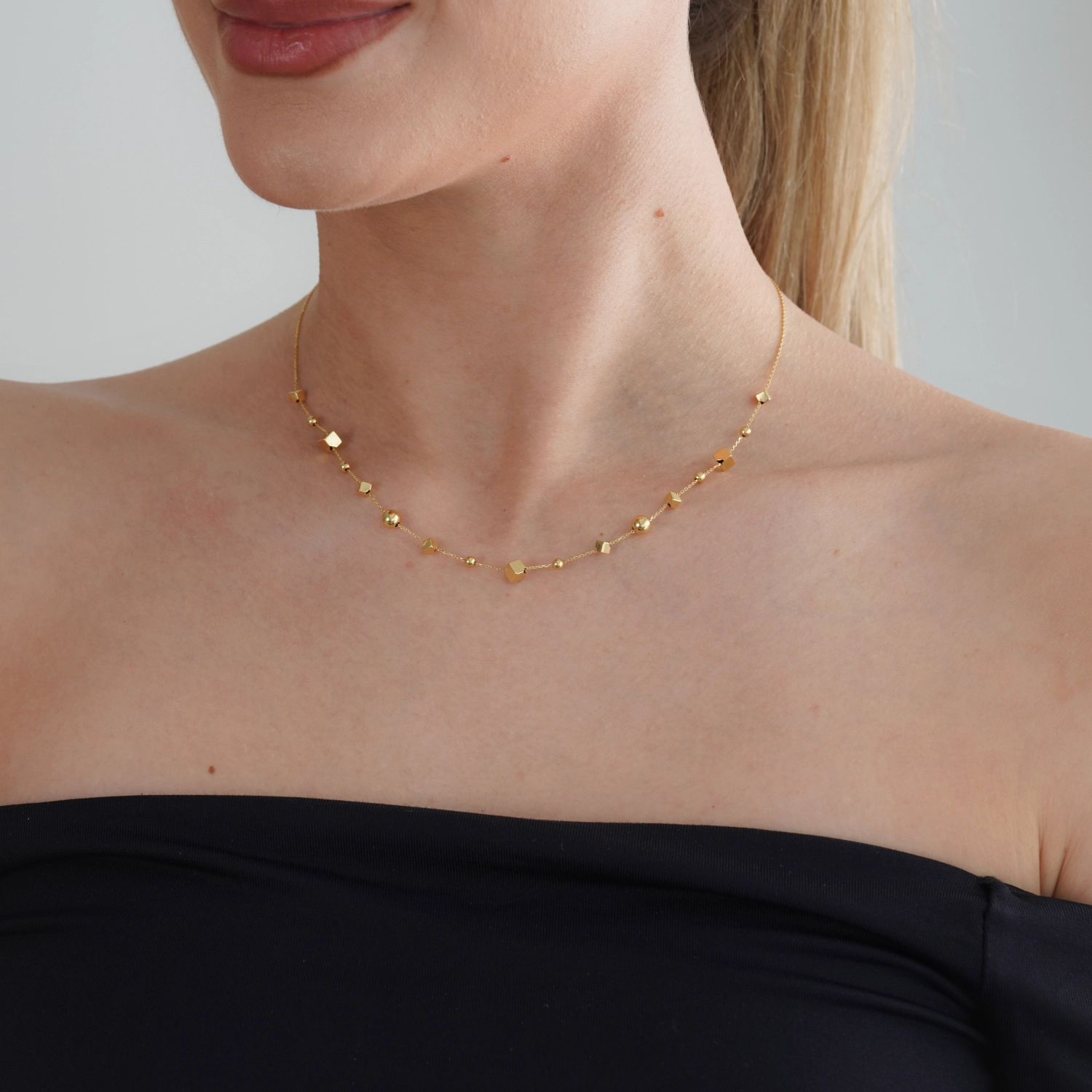 catalog/COLIERE/Quadrifolio/coliere/coliere_Ioana/colier-din-aur-galben-de-14k-cu-lant-diamantat-bile-si-cuburi/colier-din-aur-cu-bilute-si-cuburi.jpg catalog/COLIERE/Quadrifolio/coliere/coliere_Ioana/colier-din-aur-galben-de-14k-cu-lant-diamantat-bile-si-cuburi/colier-din-aur-cu-bilute-si-cuburi.jpg