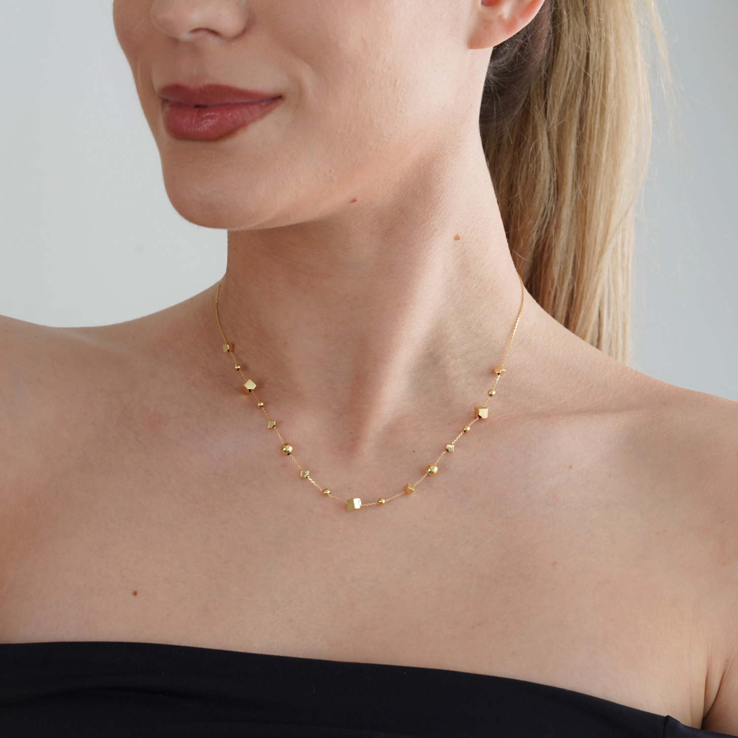 catalog/COLIERE/Quadrifolio/coliere/coliere_Ioana/colier-din-aur-galben-de-14k-cu-lant-diamantat-bile-si-cuburi/colier-din-aur-de-14k-italian.jpg catalog/COLIERE/Quadrifolio/coliere/coliere_Ioana/colier-din-aur-galben-de-14k-cu-lant-diamantat-bile-si-cuburi/colier-din-aur-de-14k-italian.jpg