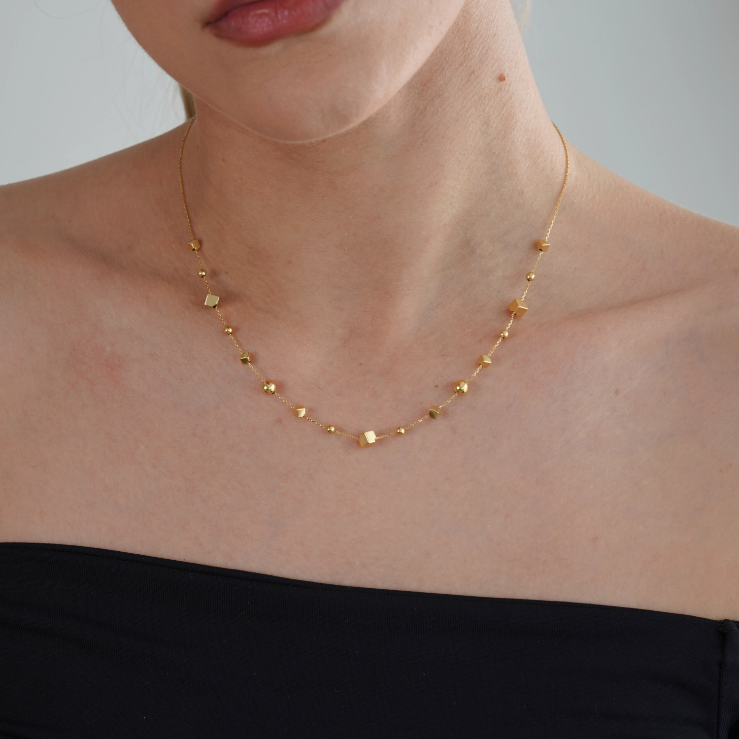 catalog/COLIERE/Quadrifolio/coliere/coliere_Ioana/colier-din-aur-galben-de-14k-cu-lant-diamantat-bile-si-cuburi/colier-din-aur-galben.jpg catalog/COLIERE/Quadrifolio/coliere/coliere_Ioana/colier-din-aur-galben-de-14k-cu-lant-diamantat-bile-si-cuburi/colier-din-aur-galben.jpg