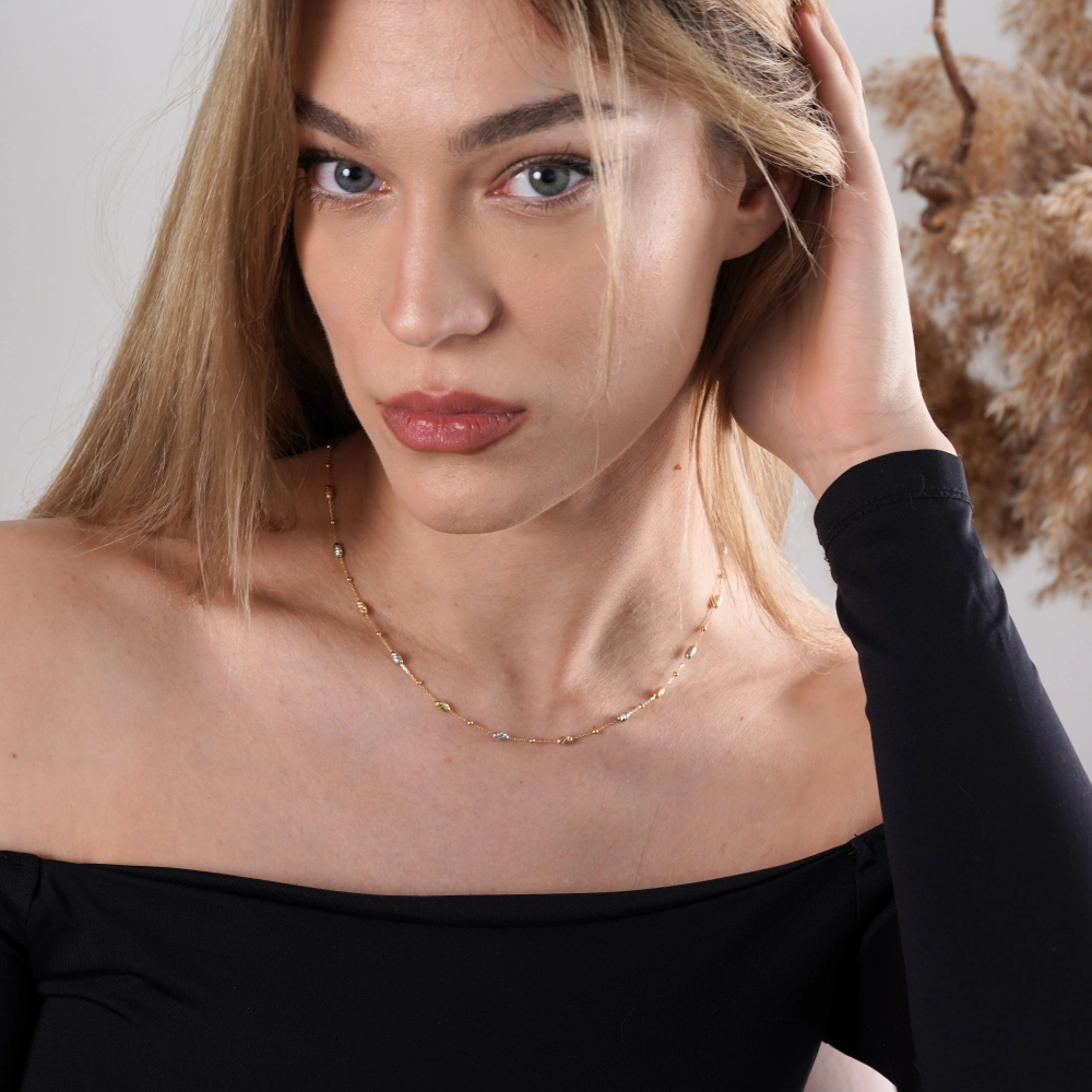 catalog/COLIERE/Quadrifolio/coliere/coliere_Ioana/colier-din-aur-galben-de-18k-cu-lant-diamantat-bile-si-forme-geometrice-ovale-diamantate-multicolore-albe-galbene/colier-aur-18k.jpg catalog/COLIERE/Quadrifolio/coliere/coliere_Ioana/colier-din-aur-galben-de-18k-cu-lant-diamantat-bile-si-forme-geometrice-ovale-diamantate-multicolore-albe-galbene/colier-aur-18k.jpg