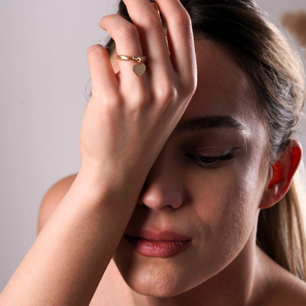 inel aur 14k cu inimioara vedere unghi diagonal