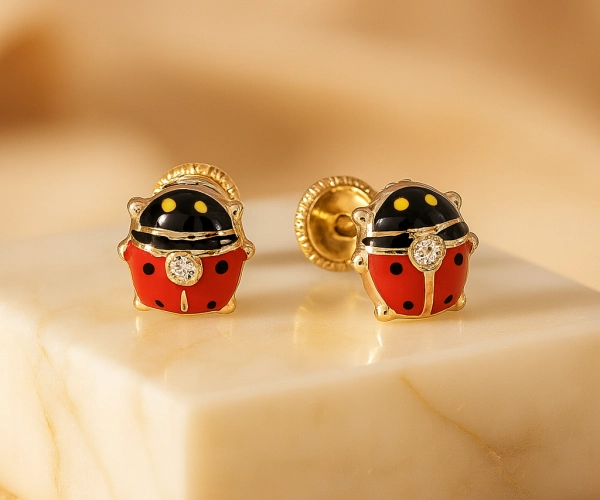 Probleme medicale care pot aparea la urechile bebelusilor de la cercei si cum le poti preveni Probleme medicale care pot aparea la urechile bebelusilor de la cercei si cum le poti preveni