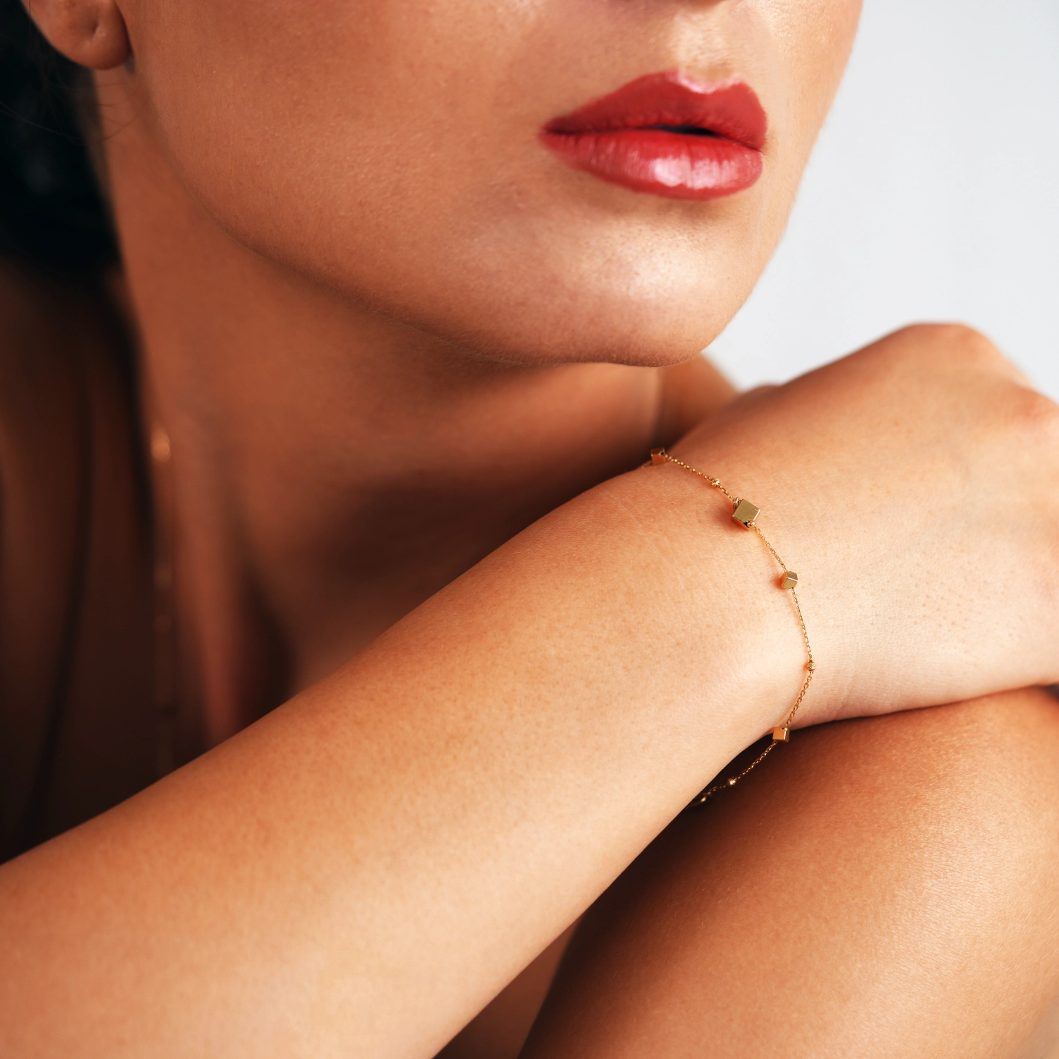Bratara din Aur Galben de 18 Kt cu Bile Diamantate si Cuburi Sandra Ferretti Bratara din Aur Galben de 18 Kt cu Bile Diamantate si Cuburi Sandra Ferretti