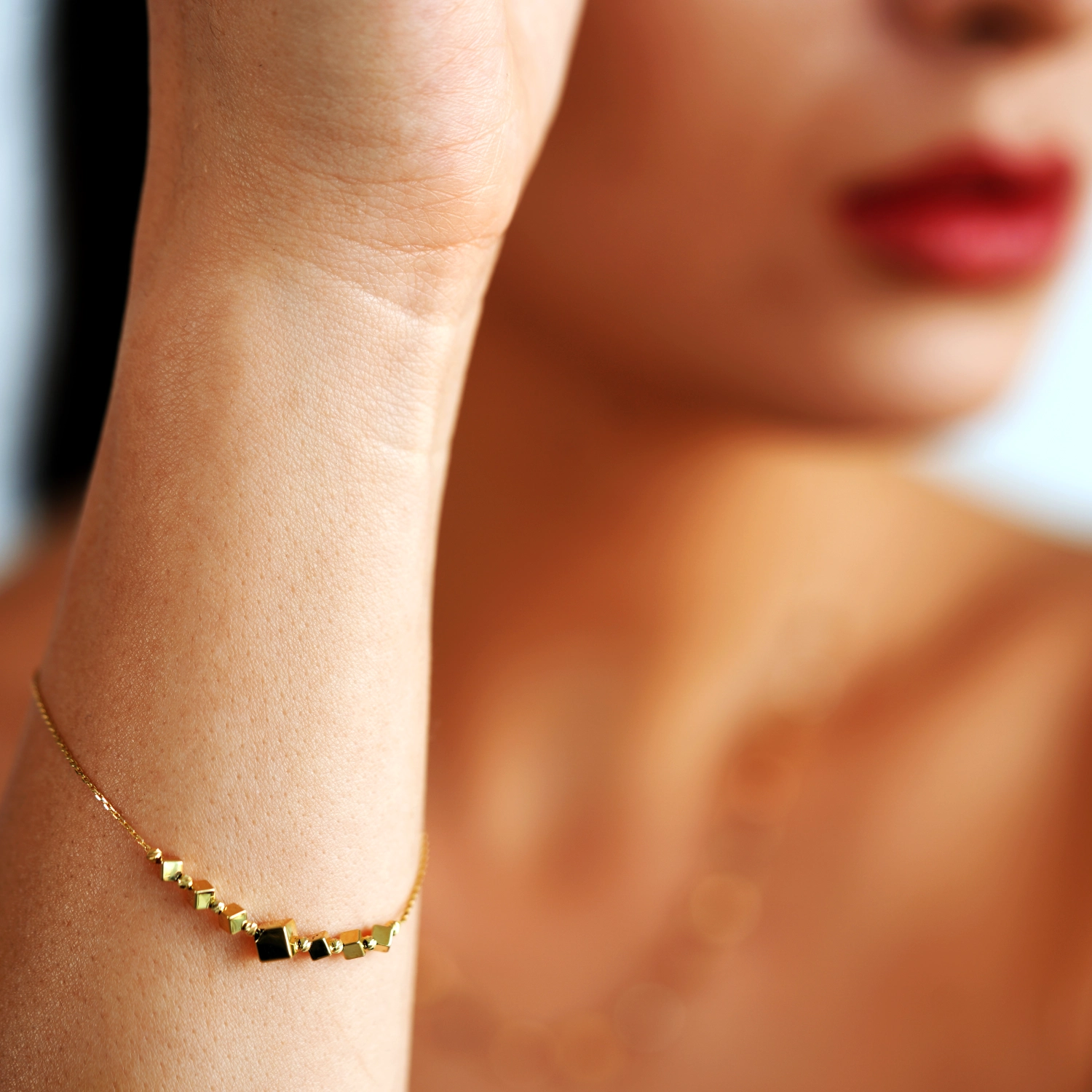 Bratara din Aur Galben de 18 Kt cu Elemente Cuburi Sandra Ferretti Bratara din Aur Galben de 18 Kt cu Elemente Cuburi Sandra Ferretti