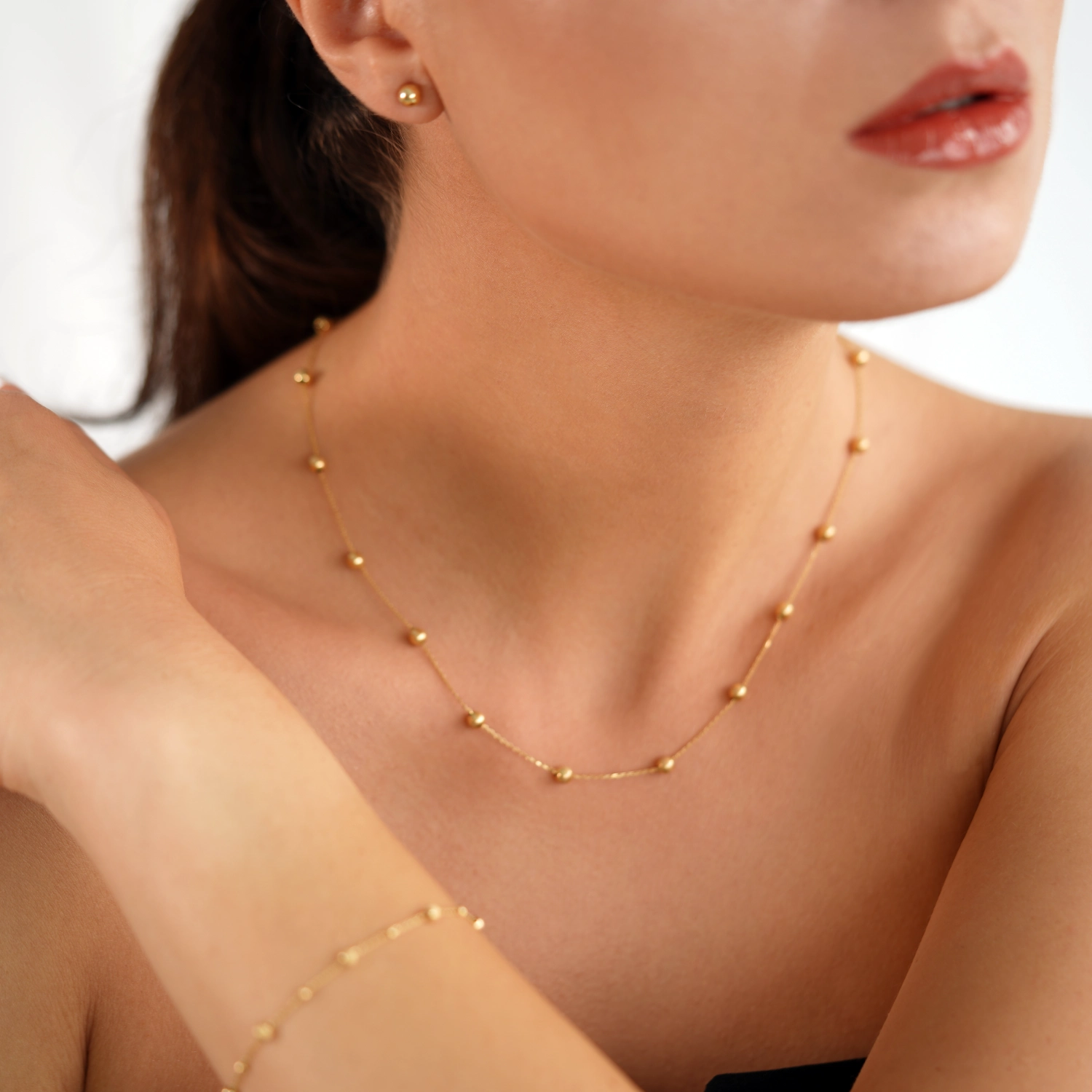 Cercei din Aur Galben de 18 Kt cu Bile, 0.56 g  Sandra Ferretti